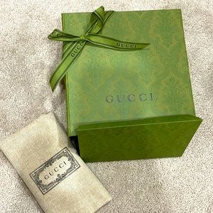 Gucci box with duster bag and envelope!